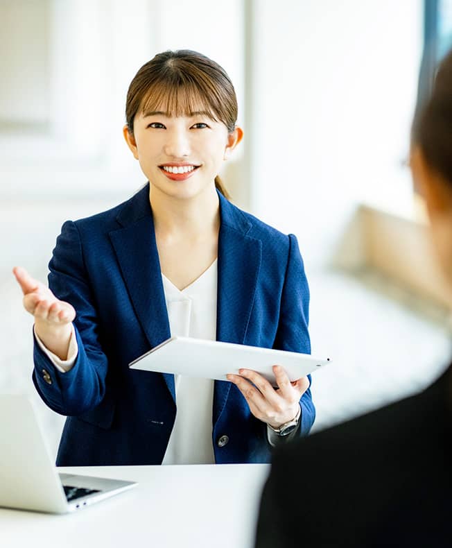 造船業界の事務職のイメージ写真