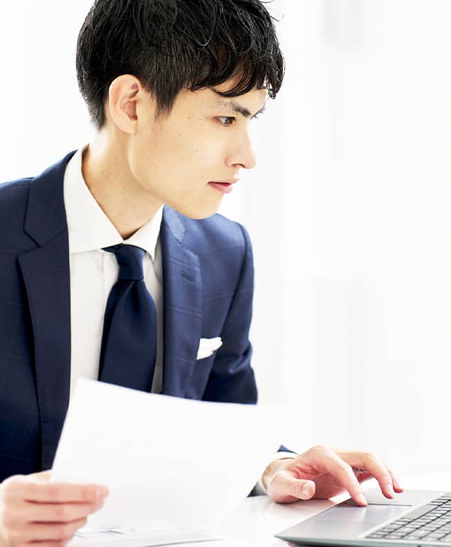 造船業界の事務職のイメージ写真