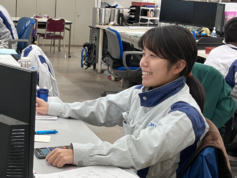 先輩社員の顔写真